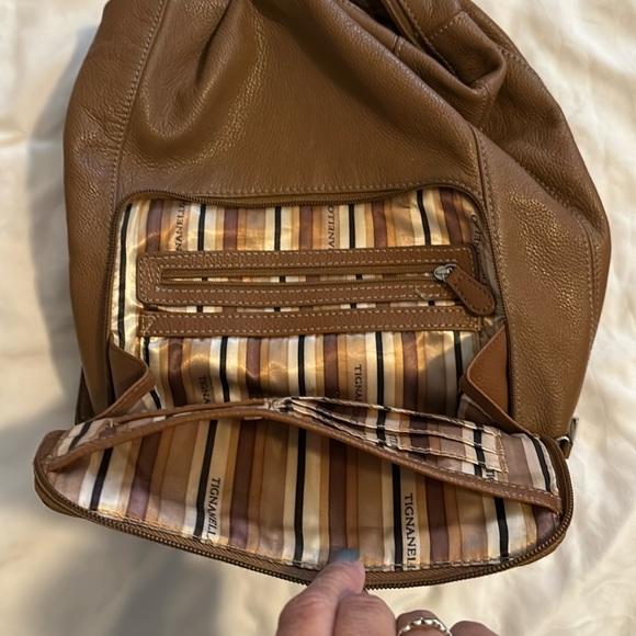 Beautiful backpack convertible used once.. - Picture 4 of 5